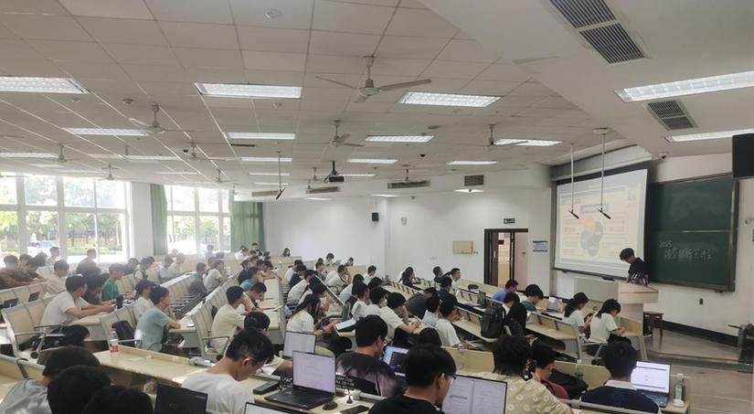 凌睿工作室成功举办2025年招新宣讲会